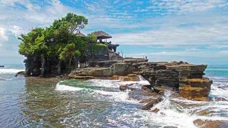 Rock Islet Of Tanah-Lot - trees, beach, beautiful, religion, sea, Indonesia, rock island, islands, hindu, tropical, waves, temple, Bali