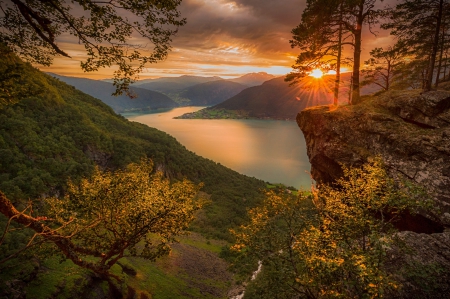 Mountain Sunset - sunbeams, sky, trees, forests, sunset, mountains, creek, lakes, beautiful, clouds