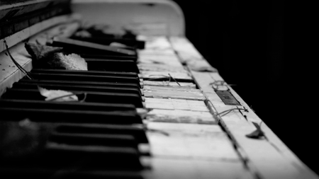 .....piano - mood, piano, music, black, white, old