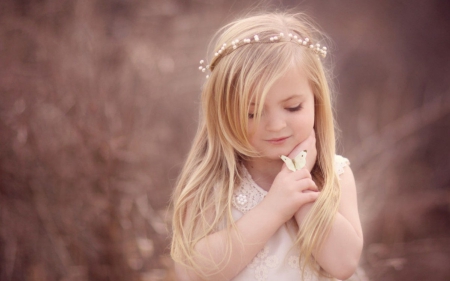 little girl - nice, beauty, people, photography, standing, belle, sightly, white, pretty, baby, childhood, fair, cute, little, kid, bonny, dainty, girl, adorable, child, lovely, comely, pink, desktopnexus, beautiful, smile, blonde