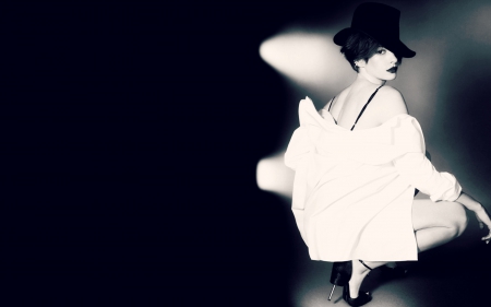 Anne Hathaway - woman, actress, girl, stilettos, hat, black, white, blue, anne hathaway