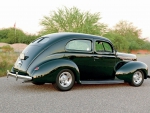 1940-Ford-Deluxe-Sedan