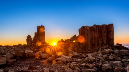 Amazing sunrise - rays, sky, dazzling, lovely, rocks, glow, amazing, beautiful, stones, sunrise, sea