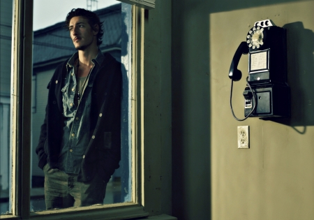 Eric Balfour - actor, tv series, haven, Eric Balfour, phone, man