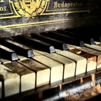 Old Piano F1