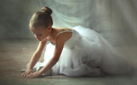 little girl - bonny, cute, beautiful, childhood, blonde, adorable, girl, belle, white, little, dainty, desktopnexus, photography, child, pink, pretty, baby, comely, beauty, sweet, play, kid, sightly, fair, nice, people, lovely, pure