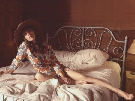 Felicity Jones - bed, actress, hat, felicity jones, wallpaper, model, legs, felicity, jones, beautiful, 2015