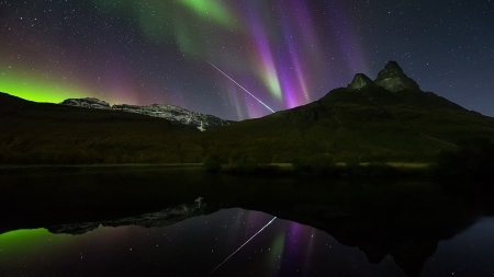 Aurora borealis - nature, beauty, lake, aurora borealis, mount