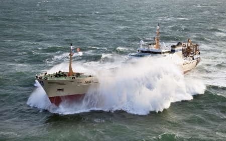 The wrath of the sea - ship, ocean, beautiful, waves