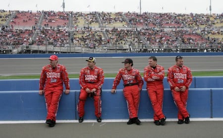 Hanging Out In The Pits - sports, nascar