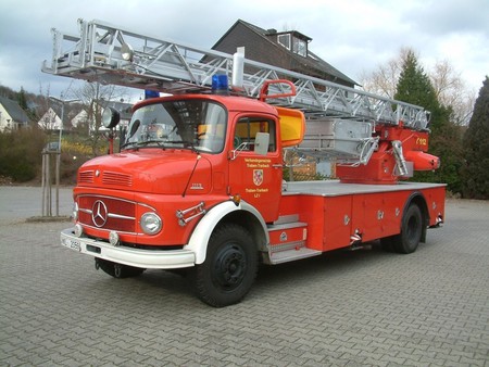 Oldtimer Firetruck - mercedes, germany, fire truck, german firetruck, oldtimer, oldtimer firetruck