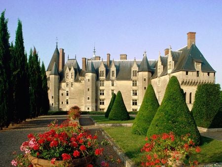 chateau de langeais_france - sky, trees, photography, chateau de langeais, landscaping, france, castle, architecture, green, house, chateaus, flowers