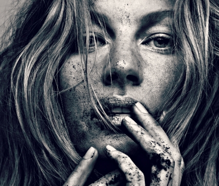 Gisele Bundchen - face, black, model, girl, white, gisele bundchen, mud, hand, woman