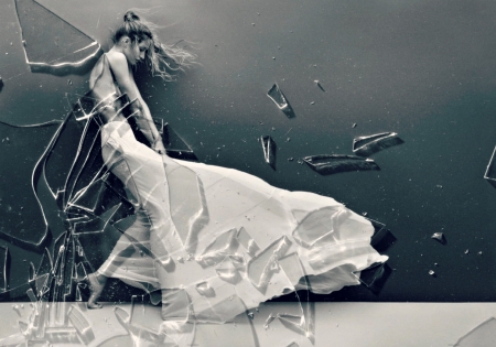 Gisele Bundchen - glass, black, model, girl, dress, white, shards, gisele bundchen, woman