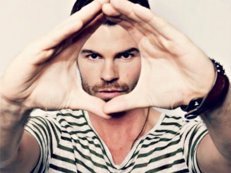 Daniel Gillies - actor, Daniel Gillies, heart, tv series, elijah, the originals, man, vampire diaries, hand, stripes