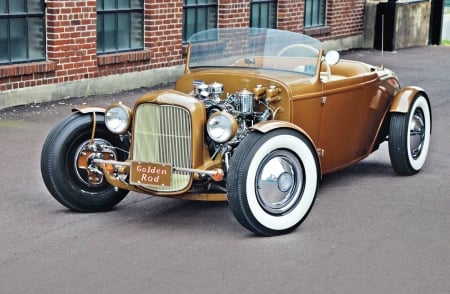 1932-Ford-Deuce-Roadster - classic, hotrod, whitewalls, gold