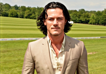 Luke Evans - summer, luke evans, actor, man, green