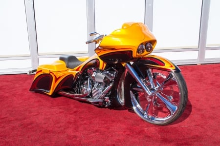 Yellow Harley Bagger - harley, chopper, bagger, motorcycle