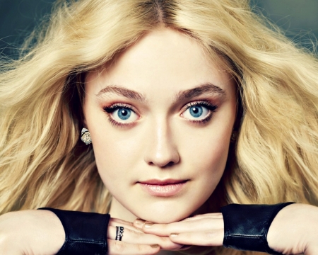 Dakota Fanning - woman, face, actress, girl, blue eyes, blonde, dakota fanning