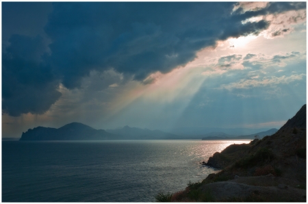 Brilliant sun rays - clouds, sea, sun rayes, beach