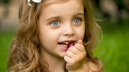 little girl - fun, people, eyes, belle, sightly, white, face, childhood, fair, eaten, little, bonny, adorable, child, beautiful, pink, sweet, nice, beauty, photography, pretty, baby, cute, kid, dainty, girl, lovely, pure, fruit, comely, blue, desktopnexus, smile, blonde