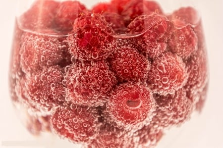 Bubbles of Air - food, water, raspberries, glass