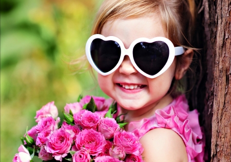 Smiles and flowers for you! - girl, heart, summer, sunglasses, child, rose, white, pink, green, sweet, smile, cute, flower, little