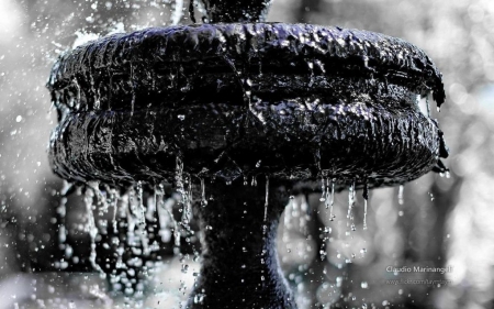 Fountain Bolsena - abstract, water, fountain, summer, Bolsena, photography, fresh, Italy, black and white, wallpaper