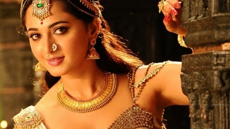 Anushka Shetty still in Rudrama Devi