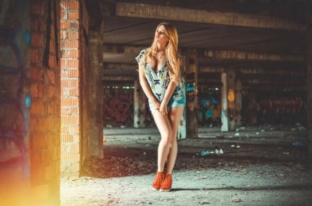 Photo shoot & Lighting - Woman, Blonde, Thigh, Shoe, Legs, Pretty, Structure, Lovely, Beauty, Model, Sexy, Pose, Lighting