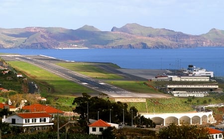 Runway - runway, great, sea, mountains