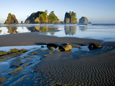 Ocean Tides - ocean, blue skly, sand, rocks