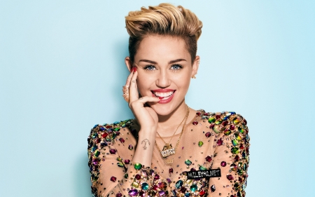 Miley Cyrus - actresses, models, people, music, miley cyrus, singer, songwriter, entertainment, beautiful, celebrity