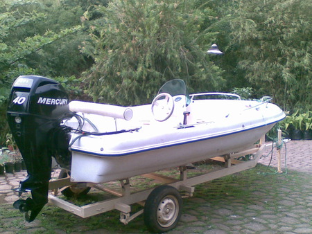 Boats in a bungalow in Lonavala - bungalows by the lakeside, boats