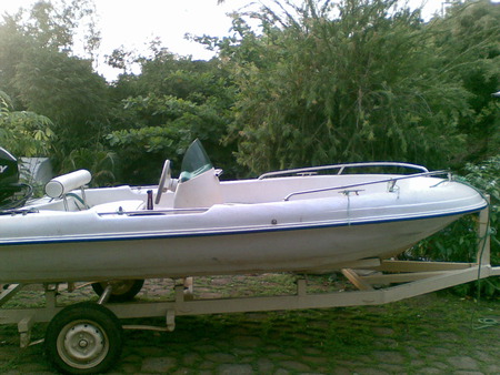 Boats in a bungalow in Lonavala - bungalows by the lakeside, boats