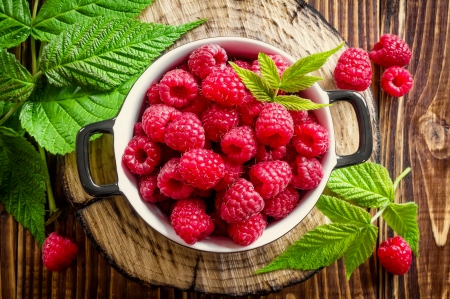 Yummy - yummy, fruits, summer, raspberries, pretty, red, beautiful, leaves, dessert