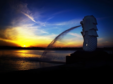 Sunset at Singapore - ocean, silhouette, lipn, water, singapore, sunset, black, fountain, yellow, blue, sea