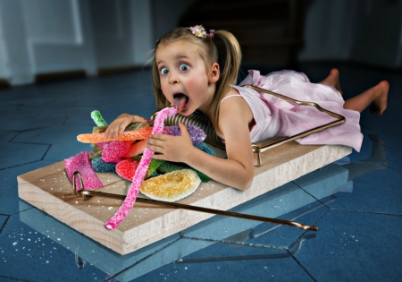 Inflagranti - fetita, trap, blue, food, girl, john wilhelm, sweets, pink, copil, sweet, child, funny, cute, dessert