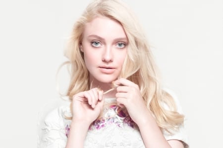 Dakota Fanning - white, dakota fanning, actress, blonde, girl, woman