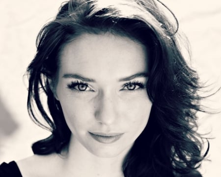 Eleanor Tomlinson - face, white, black, actress, bw, girl, eleanor tomlinson, woman