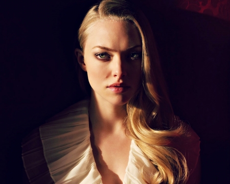 Amanda Seyfried - woman, actress, girl, amanda seyfried, black, blonde