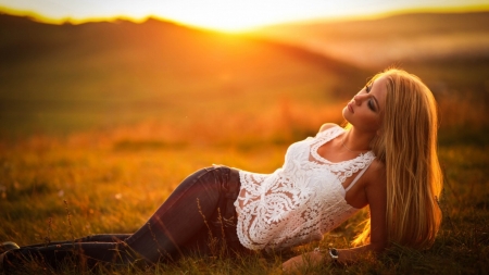 Beauty at Sunset - Sunset, Attractive, Lovely, Watch, Jeans, Beauty, Face, Shining, Model, Woman, Outfit, Female, Blonde, Beautiful, Pretty, Hair, Gorgeous, Girl, Sexy, Fashion, Charming, Stylish