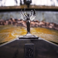 Rolls Royce emblem