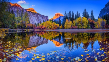 Early autumn in mountauns - mountaun, trees, beautiful, landscape, forest, reflection, autumn, cliffs, lake, early, sky, park, rocks