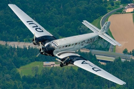 Junkers Ju-52 - Vintage Aeroplanes, World War Two, Junkers Ju 52, Transport Aircraft