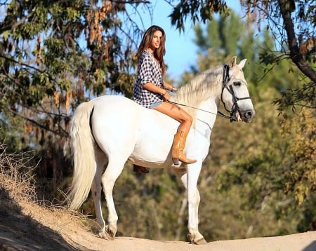 Cowgirl Leilana - style, girls, leilana dowding, western, women, models, cowgirls, horses, brunettes, fun, female, boots, fashion