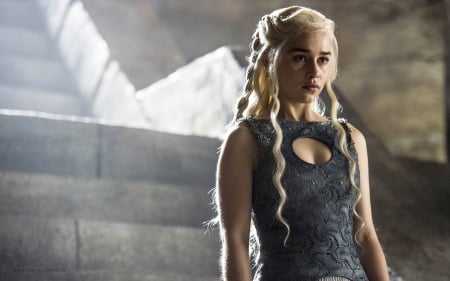 Daenerys Targaryen - game of thrones, people, emilia clarke, beautiful, tv series, models, entertainment, daenerys targaryen, celebrity, actresses