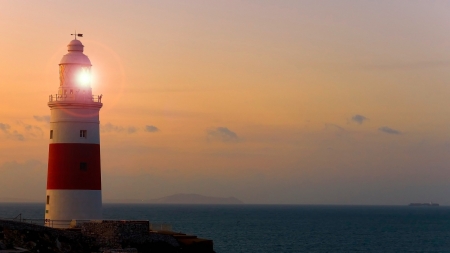 light in a lighthouse - horizon, shore, lighthouse, sea, light