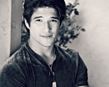 Tyler Posey - actor, tv series, Tyler Posey, teen wolf, man, male, black, white, bw