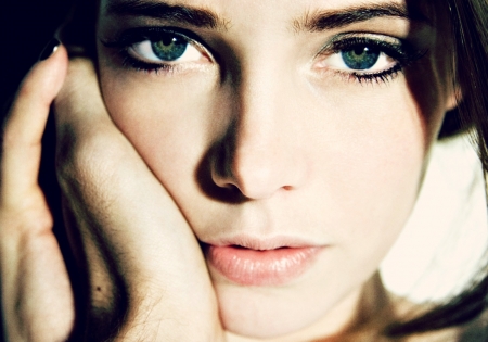 Ashley Greene - hand, Ashley Greene, woman, girl, face, green eyes, actress